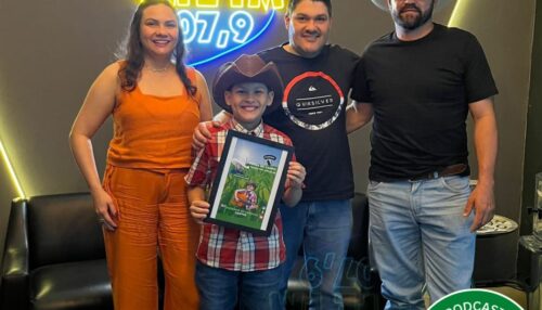 Pedrinho do Arrocha emociona em podcast ao compartilhar sua infância simples e trajetória no sertanejo