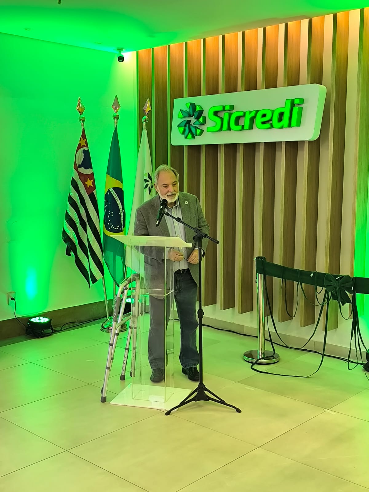 A união de Cooperativas é fortalecida com Reinauguração do Sicredi e Expansão de Atendimento.