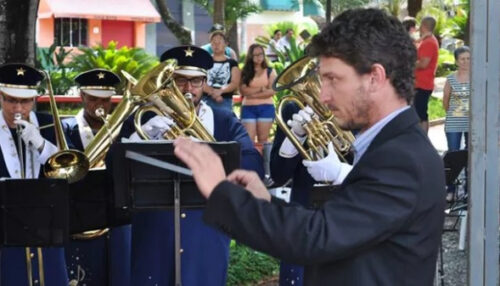 Maestro Valter Negrini vence licitação e volta à Banda Marcial e Orquestra de Viola Caipira