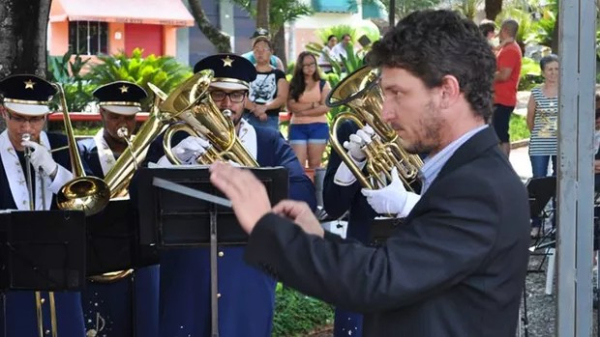 Maestro Valter Negrini vence licitação e volta à Banda Marcial e Orquestra de Viola Caipira