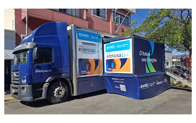 De “cara nova”, caminhão do Nossa Energia troca lâmpadas e ventiladores, e sorteia geladeiras em Santo Expedito