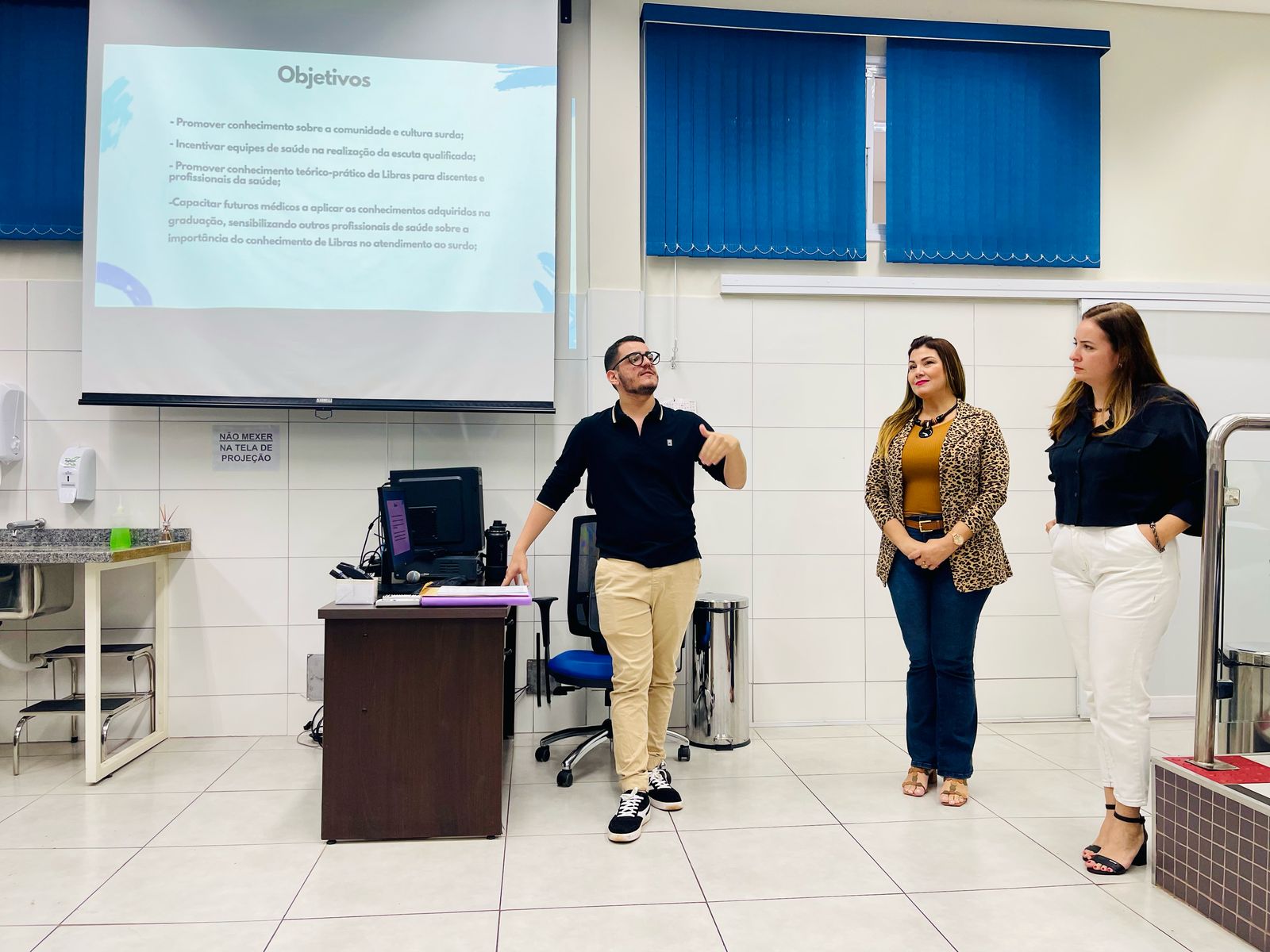 Projeto da FAI leva comunicação inclusiva à saúde pública