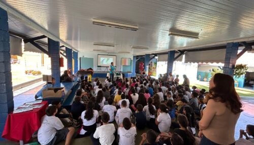 Equipes da Energisa visitam escolas de Iacri para falar sobre riscos de acidentes com eletricidade