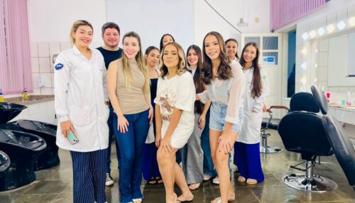 Alunas de Estética e Cosmética da FAI produzem candidatas a rainha e princesas da ExpoVerde de Adamantina