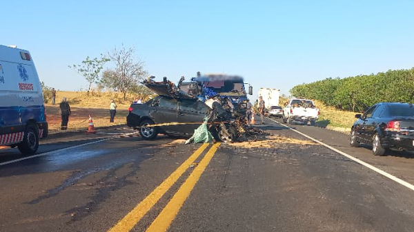 Jovem de 18 anos morre após colisão frontal na Rodovia Assis Chateaubriand, em Martinópolis