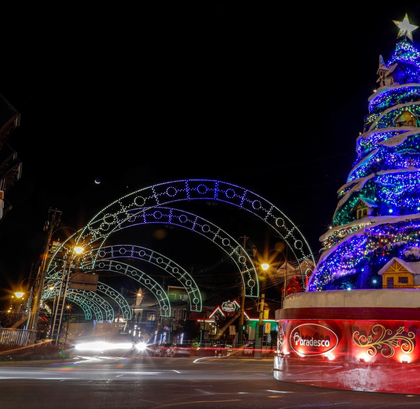 Lucélia prepara o maior Natal Luz de sua história com decoração inédita e programação especial
