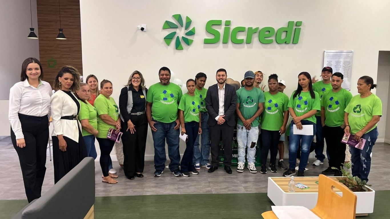 Sicredi transforma agência em espaço de aprendizado e acolhimento para cooperados da Cooperadam