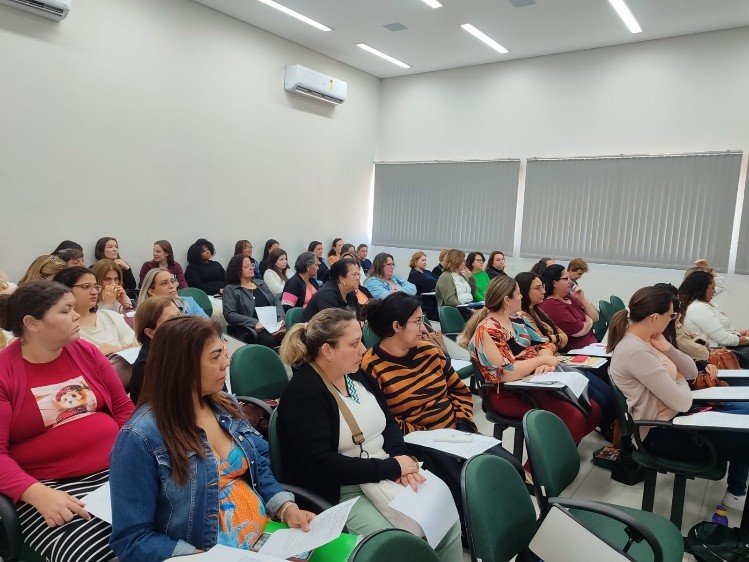 Professores da Rede Municipal de Ensino de Adamantina recebem orientação sobre cuidados vocais
