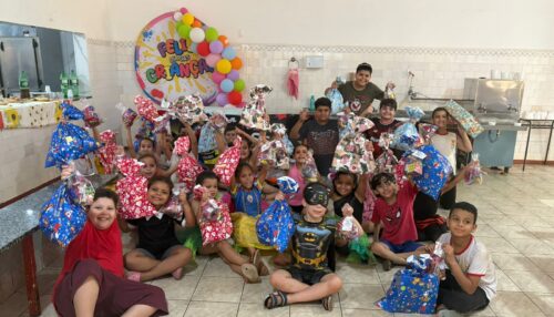 Lar Cristão de Adamantina emociona com entrega de brinquedos e dia especial para 70 crianças assistidas