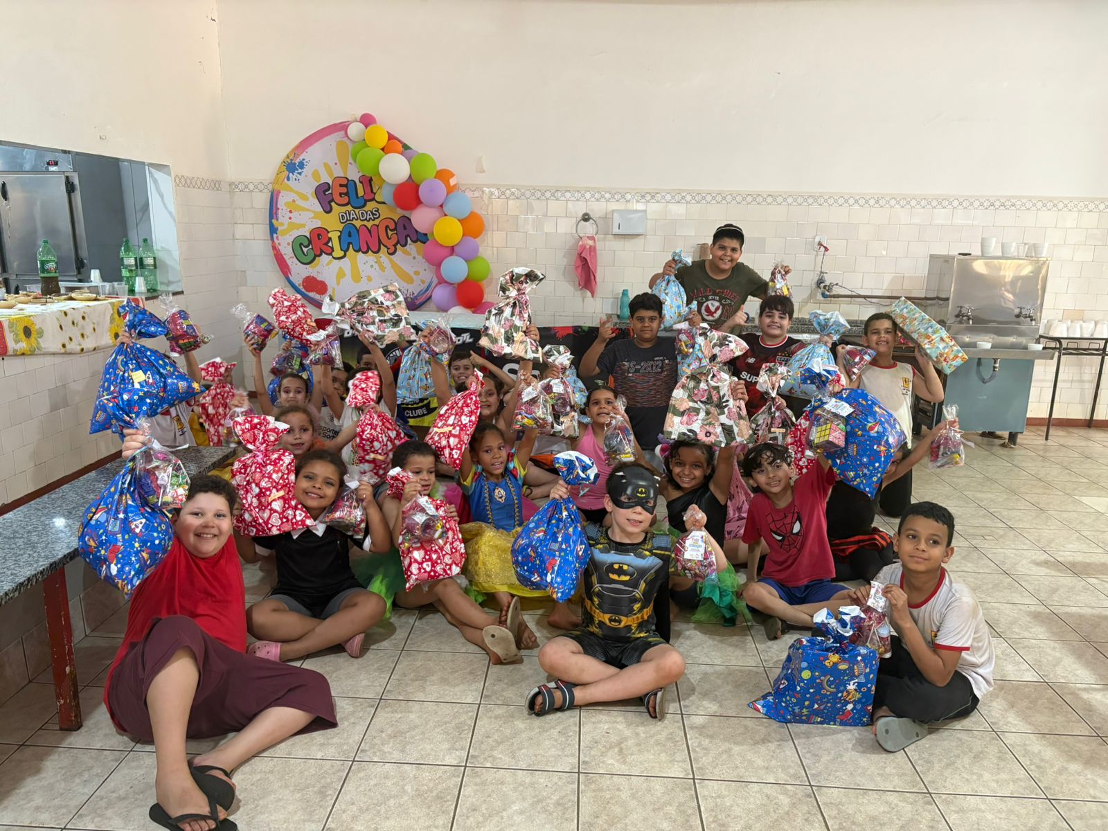 Lar Cristão de Adamantina emociona com entrega de brinquedos e dia especial para 70 crianças assistidas