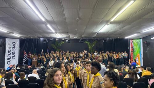 Lenço no Pescoço, Propósito no Coração: Cerimônia Celebra Jovens Prontos para Servir e Liderar