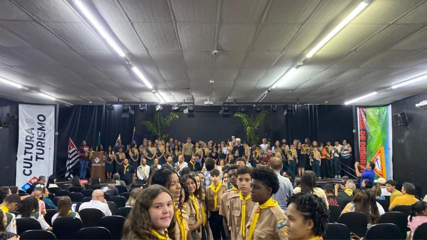 Lenço no Pescoço, Propósito no Coração: Cerimônia Celebra Jovens Prontos para Servir e Liderar