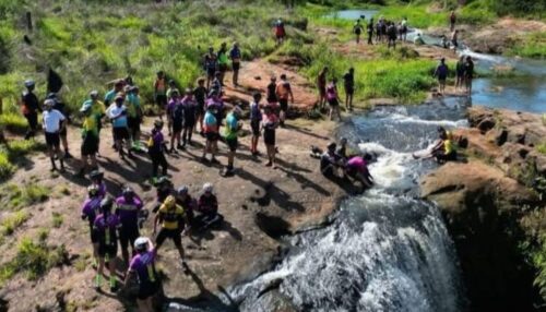 Evento esportivo, destaca o turismo e realiza ação social.