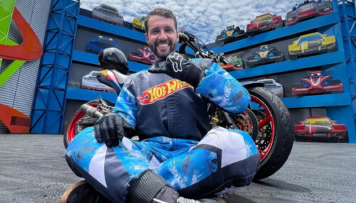 Piloto adamantinense Lurrique Ferrari morre após acidente durante apresentação no Beto Carrero World