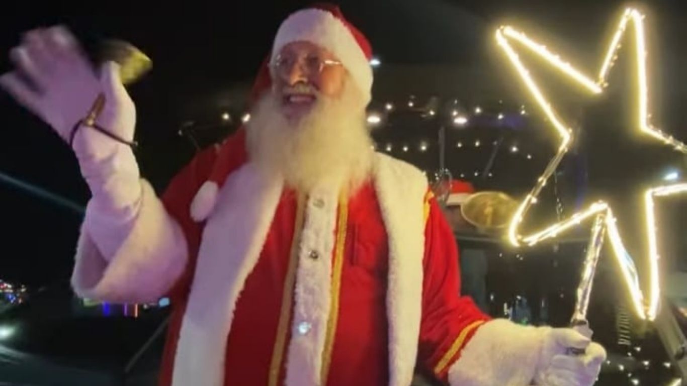 Tradição mantida: Papai Noel chega a Adamantina em noite de encanto e esperança