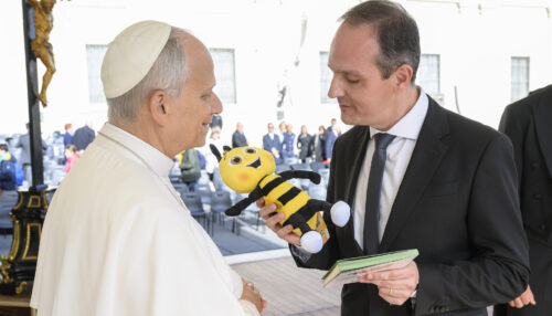 Sicredi apresenta ao Papa resultados do Programa A União Faz a Vida