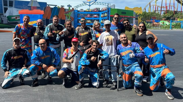 Família de Lurrique Ferrari vive dia de emoção e homenagens no Beto Carrero World