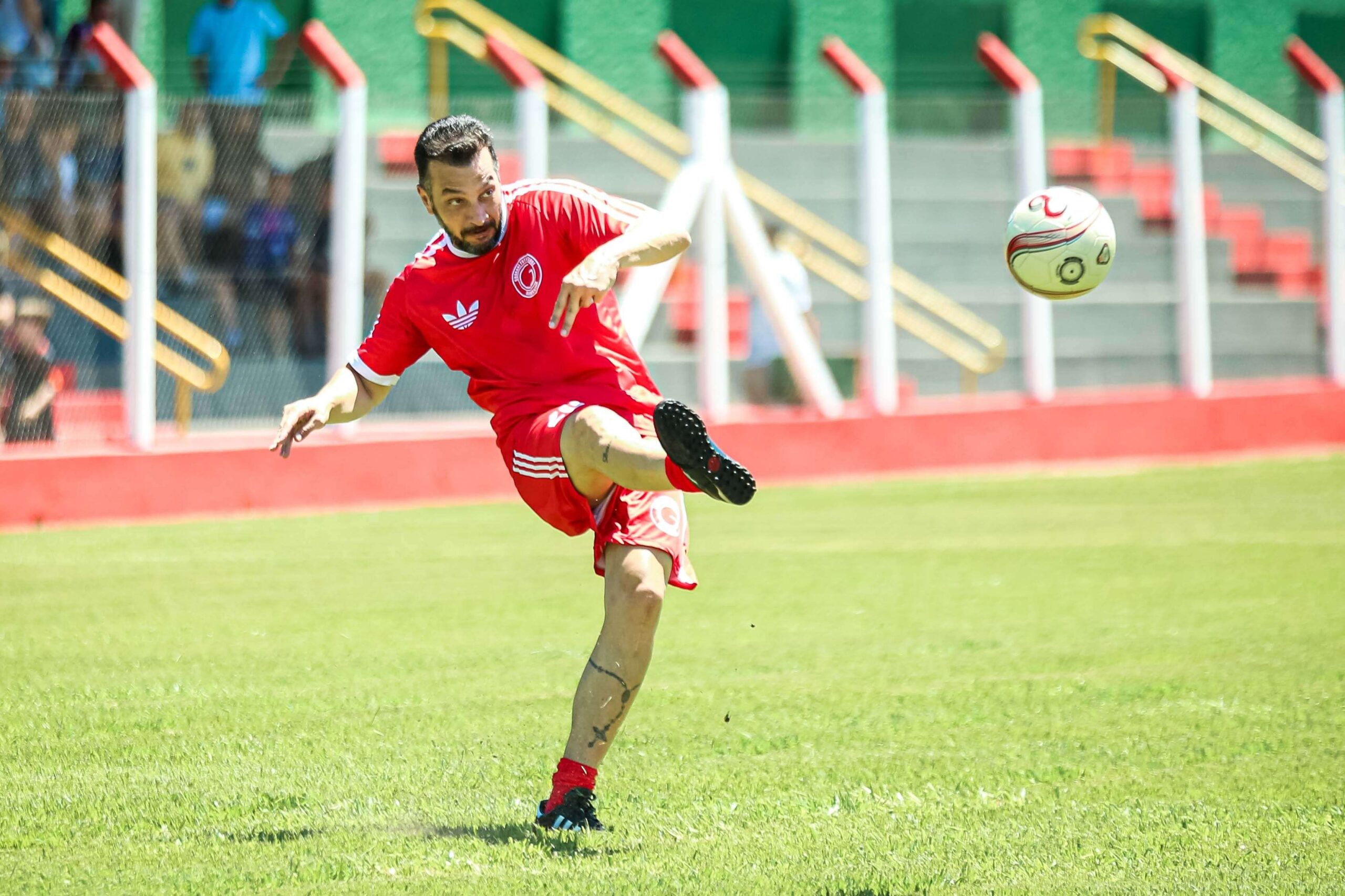 Amistoso em Adamantina reúne esportistas da região e tem Edu Dracena como convidado especial