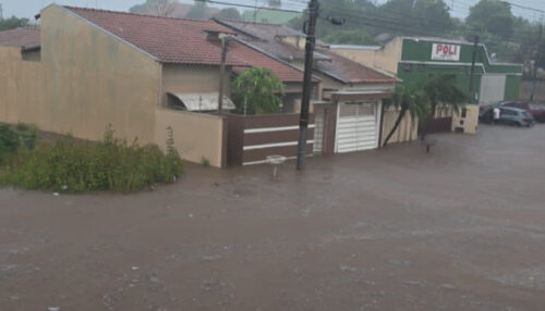 Chuva intensa provoca danos e alagamentos em Lucélia nesta sexta-feira (2)