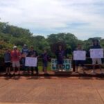 Manifestação pacífica alerta para degradação ambiental do Rio Feio