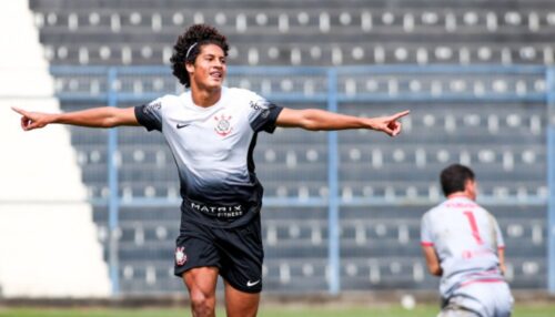 Jovem talento de Tupã assina primeiro contrato profissional com o Corinthians