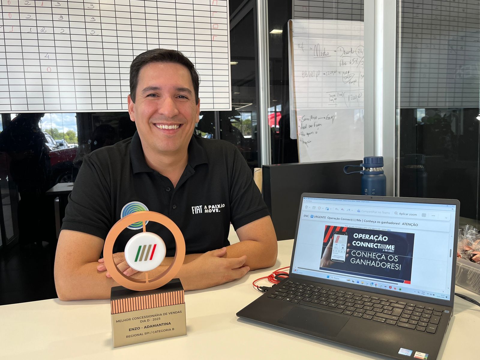FIAT Enzo Adamantina recebe prêmio de melhor desempenho em vendas no “Dia D” de 2025
