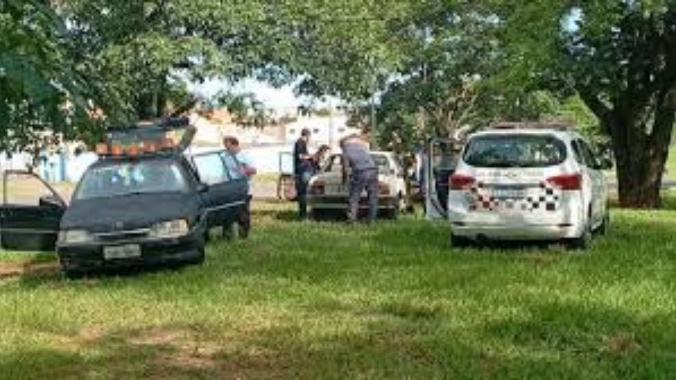 Homem é encontrado morto dentro de veículo no trevo principal de Rinópolis