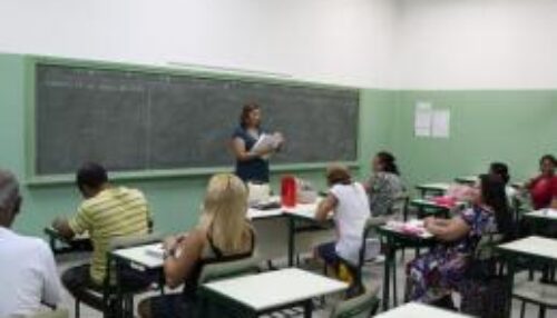 Campanha incentiva retomada dos estudos pela EJA em Adamantina