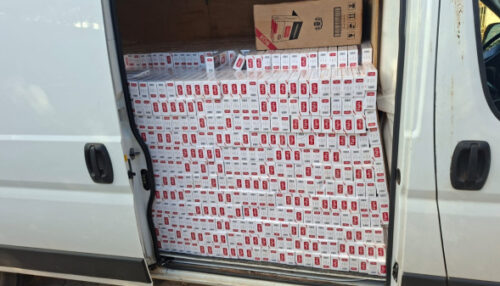 PM apreende cerca de 80 mil maços de cigarros contrabandeados e prende dois em Lucélia