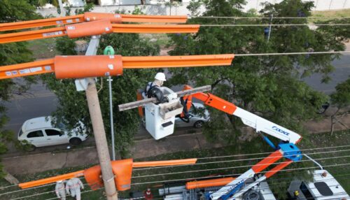 Energisa realiza manutenção e orienta clientes sobre os serviços na região