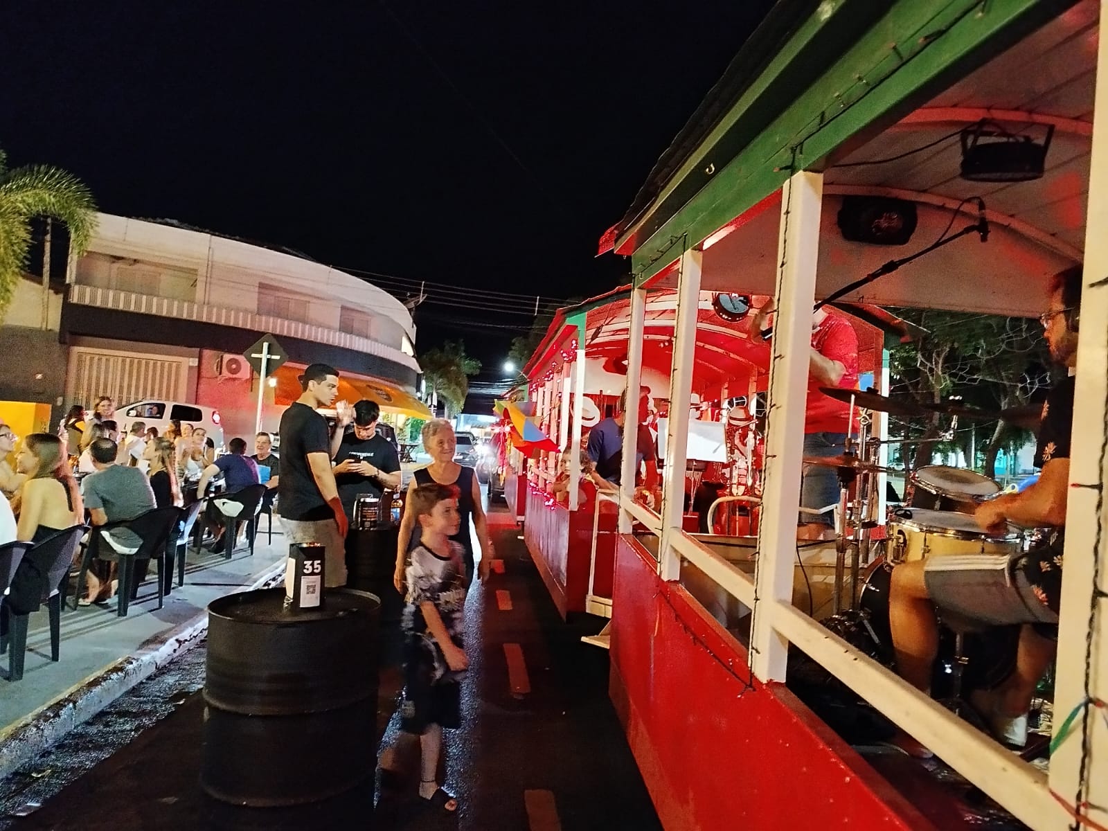 Carnaval em Adamantina com o trenzinho da folia