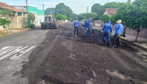 Começa o teste com o serviço de reperfilamento asfáltico em Adamantina para melhoria do tráfego pelas ruas da cidade