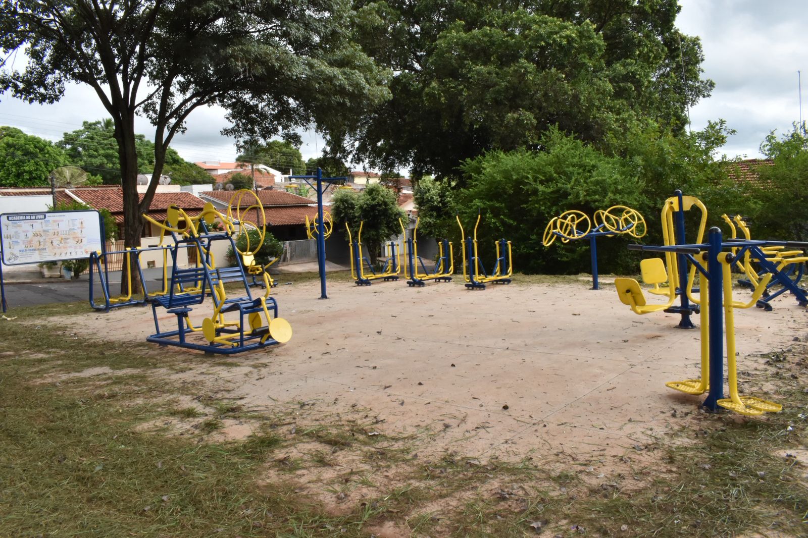 Prefeitura de Adamantina realiza inauguração de vestiário e academia ao ar livre