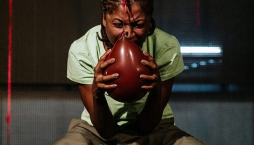 Sesc Thermas leva ao Matarazzo espetáculo que discute o encarceramento de mulheres negras no Brasil