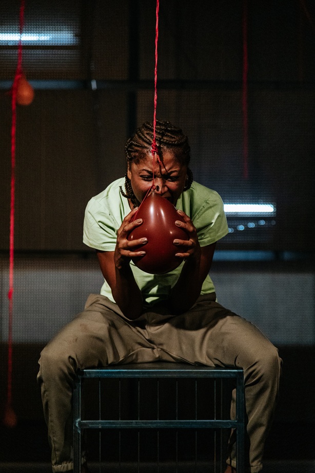 Sesc Thermas leva ao Matarazzo espetáculo que discute o encarceramento de mulheres negras no Brasil