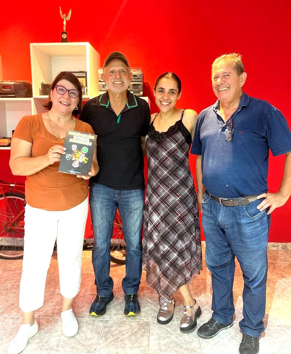 Ex-jogador Kakinha doa livro ao Museu e Arquivo Histórico “Setsu Onishi” em Adamantina