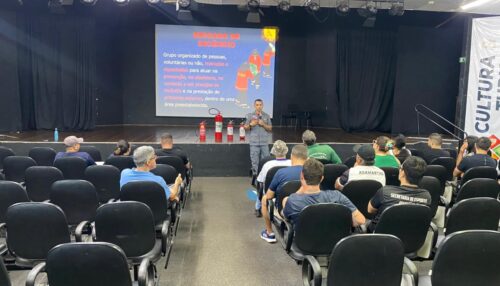 Servidores da Prefeitura de Adamantina participam de treinamento sobre prevenção e combate a incêndios