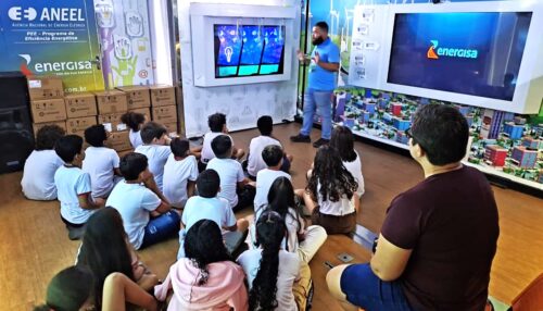 Estudantes da rede municipal visitam unidade móvel da Energisa na Estação Recreio em Adamantina