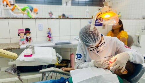 Entre cores e sorrisos, alunos de Odontologia da FAI ampliam acesso à saúde bucal infantil com atendimentos gratuitos