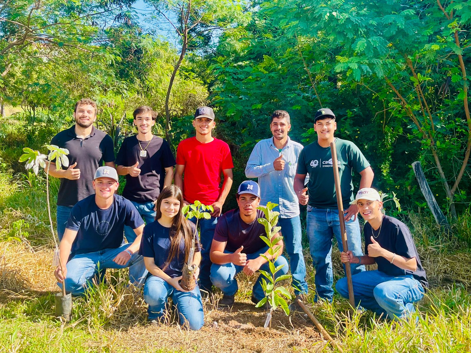 Curso de Agronomia da FAI promove plantio de árvores em ação de recuperação ambiental
