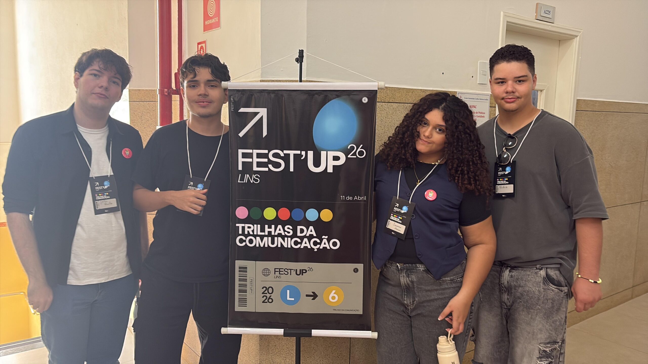 Alunos de Publicidade da FAI marcam presença no FestUp Lins