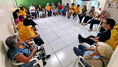 CRAS de Adamantina promove capoterapia para idosos e reforça papel essencial na proteção social