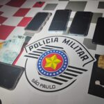 TRÁFICO DE DROGAS É FLAGRADO PELA POLÍCIA MILITAR EM ADAMANTINA E RESULTA EM PRISÕES E APREENSÕES