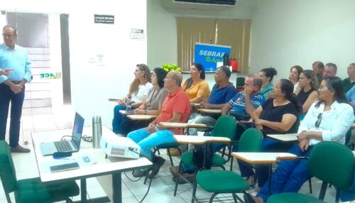 Produtores rurais de Adamantina participam de palestra sobre implantação da Feira do Produtor Rural