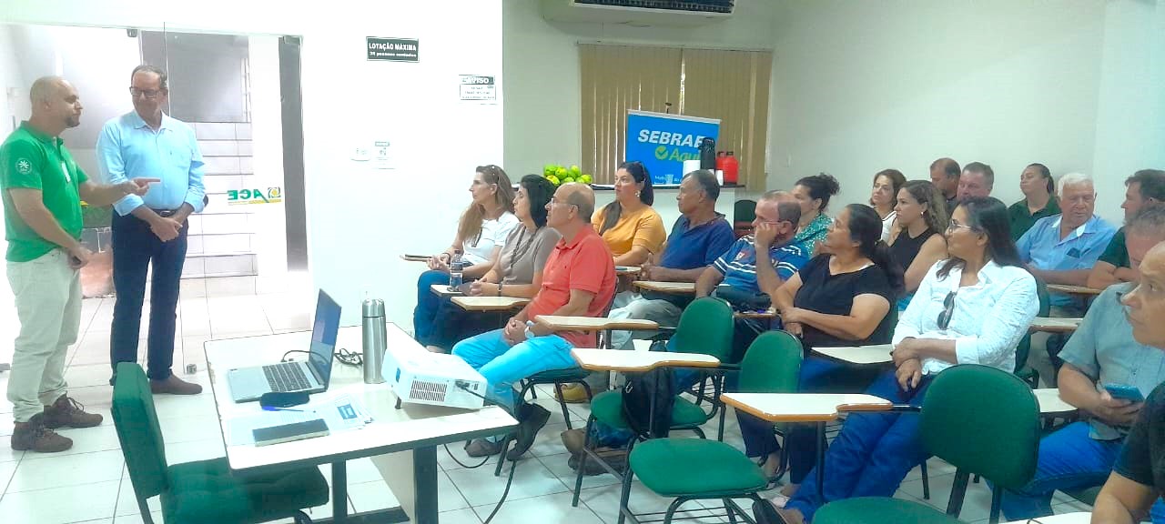 Produtores rurais de Adamantina participam de palestra sobre implantação da Feira do Produtor Rural