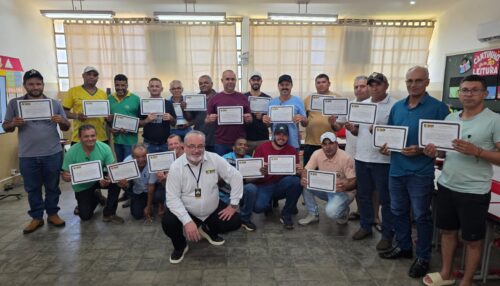 Motoristas de Salmourão Participam de Treinamento para Fortalecer a Segurança Viária