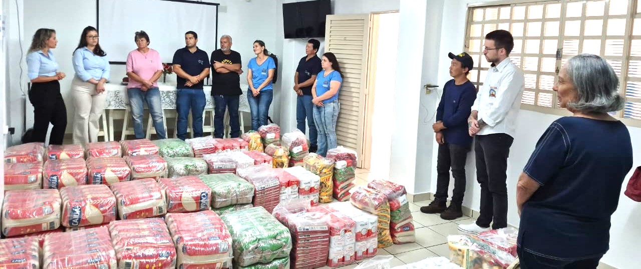 Fundo Social fortalece rede assistencial com distribuição de alimentos doados pelo Sicoob Nosso em Adamantina
