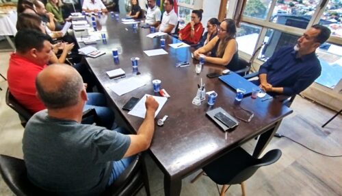 Prefeito Tiveron e vice-prefeita Lúcia Haga reúnem secretariado para alinhar ações da administração municipal