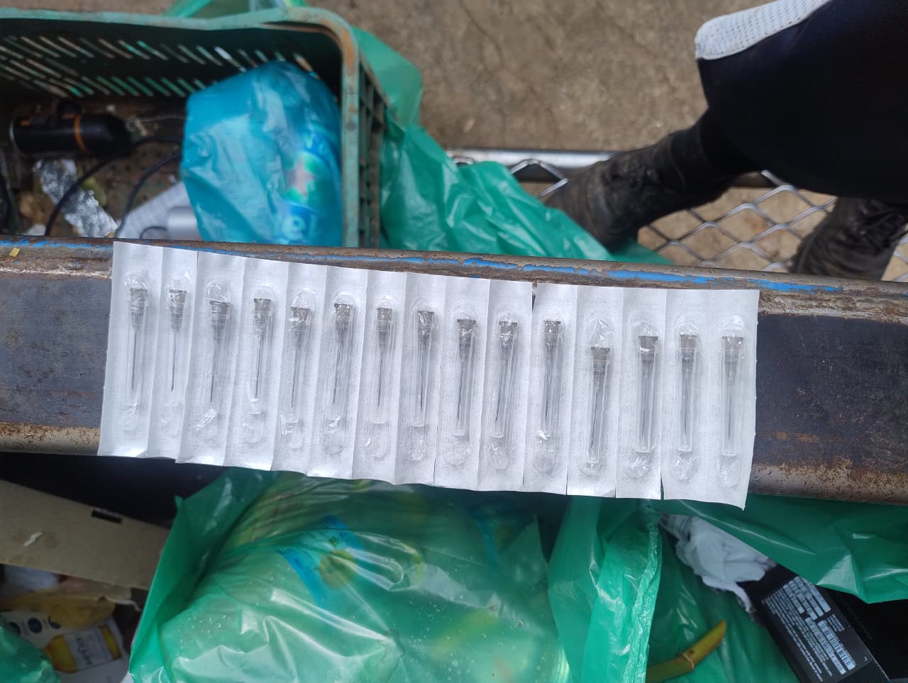 Descarte irregular de agulhas e seringas provoca acidente com coletor e acende alerta em Adamantina