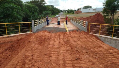 Prefeitura executa serviços complementares para liberação da ponte sobre o Córrego do Rancho